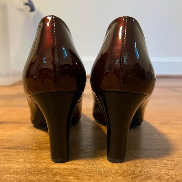 Liz Claiborne Red Patent Pumps - Picture 3 of 7